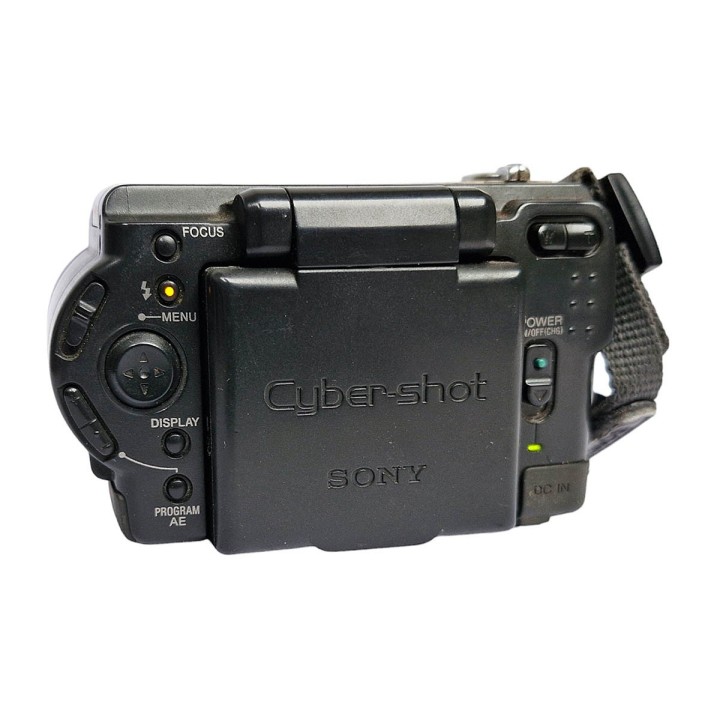 Sony DSC-S30 (1,3MPx, R. 2000)