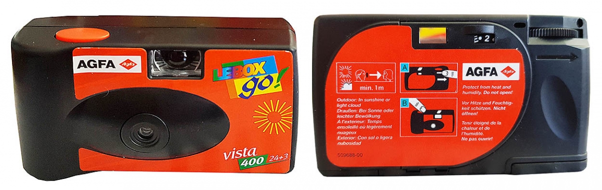 Jednorázový fotoaparát AGFA ve dvou pohledech těla Jednorázový fotoaparát AGFA ve dvou pohledech těla