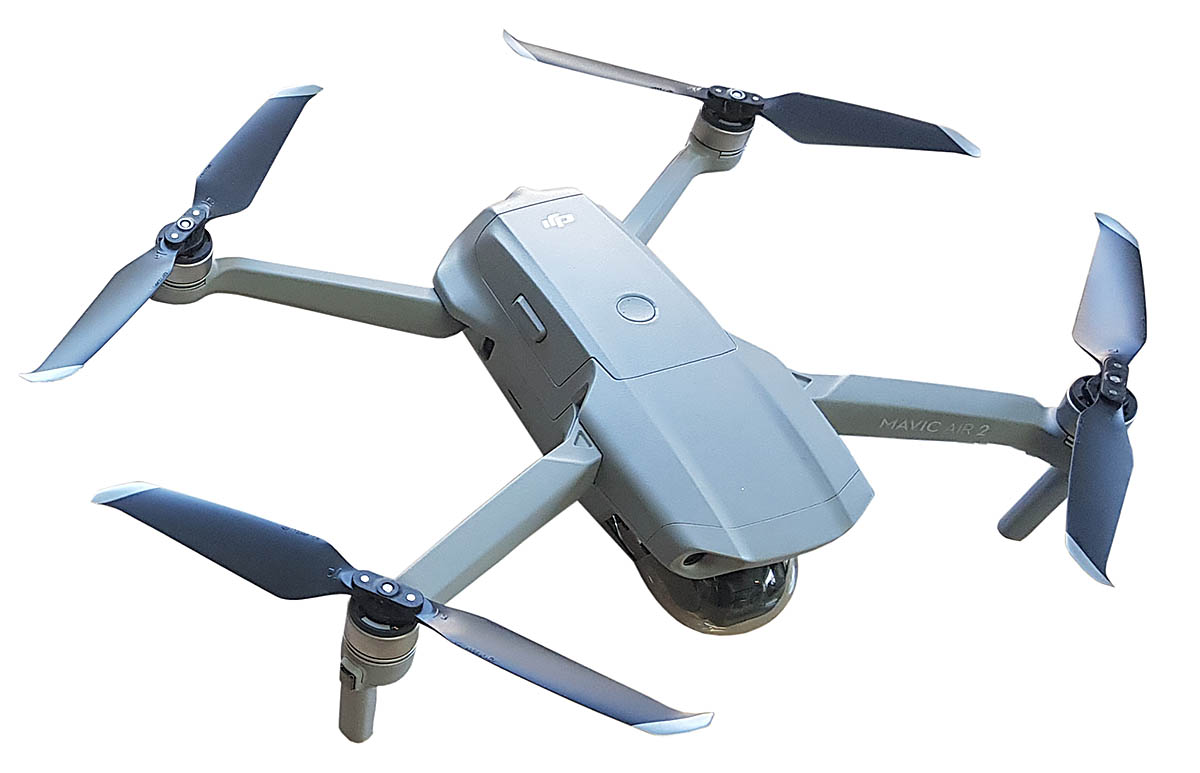 Elegantní DRON DJI MAVIC AIR 2 s rozloženými rameny
