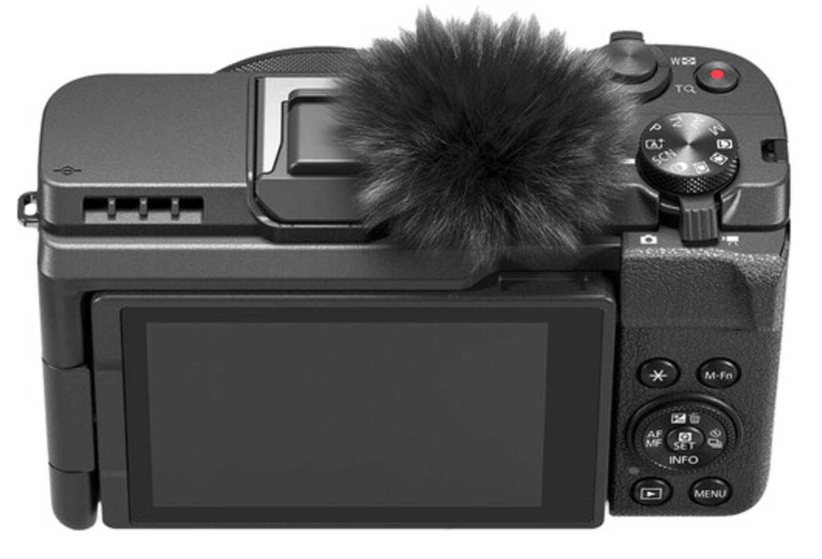 Canon PowerShot V1 s nasazenou kožešinkou proti větru Canon PowerShot V1 s nasazenou kožešinkou proti větru