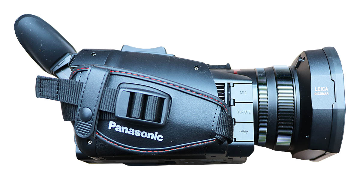 Videokamera Panasonic HC-X2000 v detailu zprava Videokamera Panasonic HC-X2000 v detailu zprava