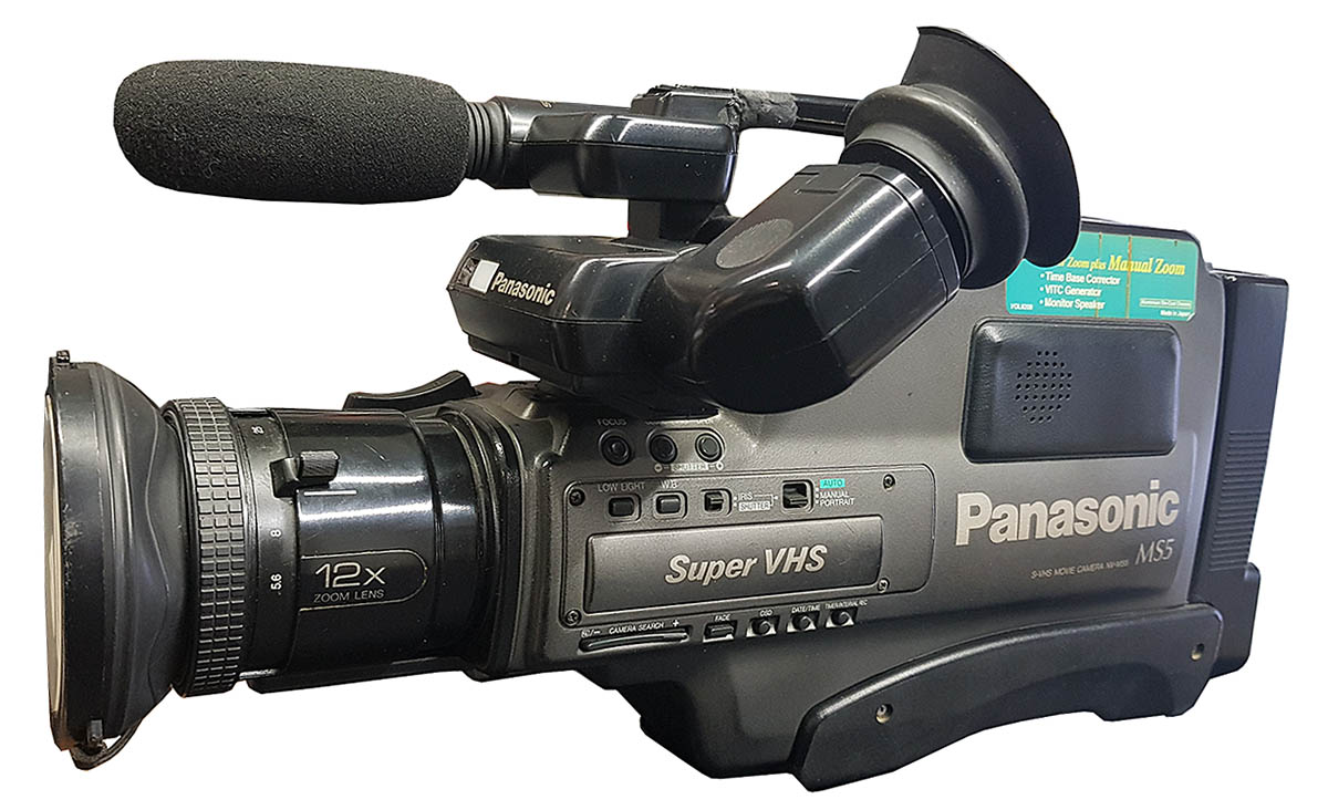 Impozantní Videokamera Super VHS na velké kazety...