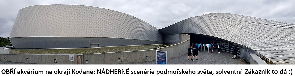 Panoramatické foto krásného obřího akvária u Kodaně Panoramatické foto krásného obřího akvária u Kodaně