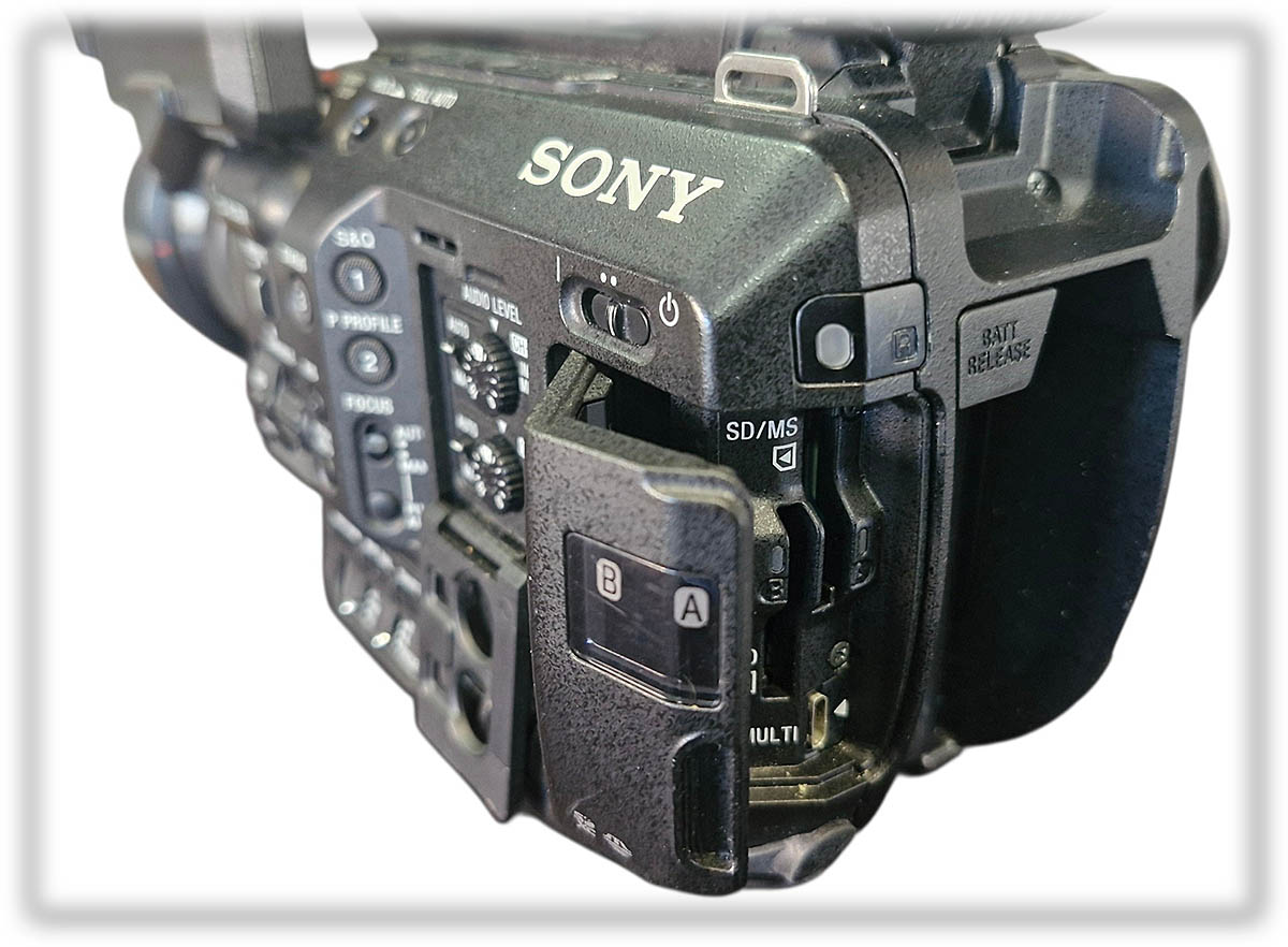 Sony PXW-FS5 MII: detail ovládání a slotů na karty...