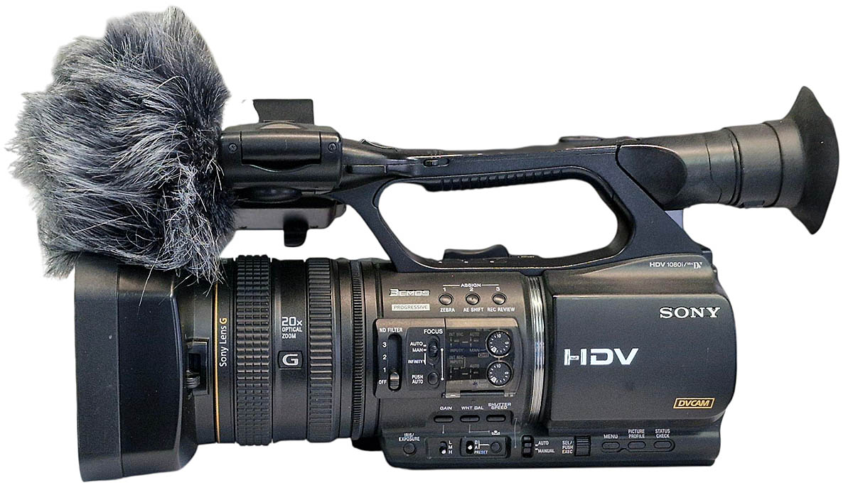 IMPOZANTNÍ NÁDHERA Sony HVR-Z5N v detailu těla...
