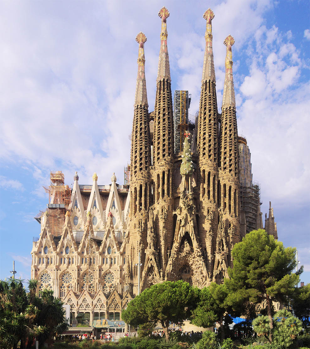 OBŘÍ Chrám v Barceloně: SAGRADA FAMILIA má 172m!
